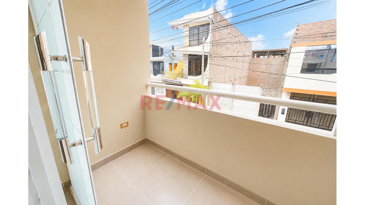Oportunidad Unica De Inversion, Casa En Venta En San Martín De Porres | 240 M² | 4 Dormitorios | 2 Cocheras | Terraza | Proyección 4 Pisos