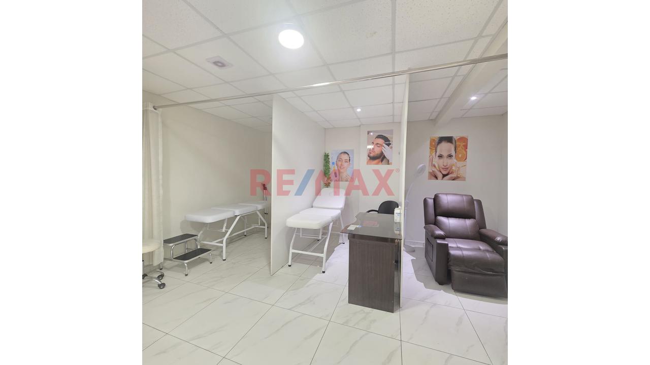 Local Comercial Primer Piso,  En Alquiler 235 M² Surco S/. 15,000 - 9