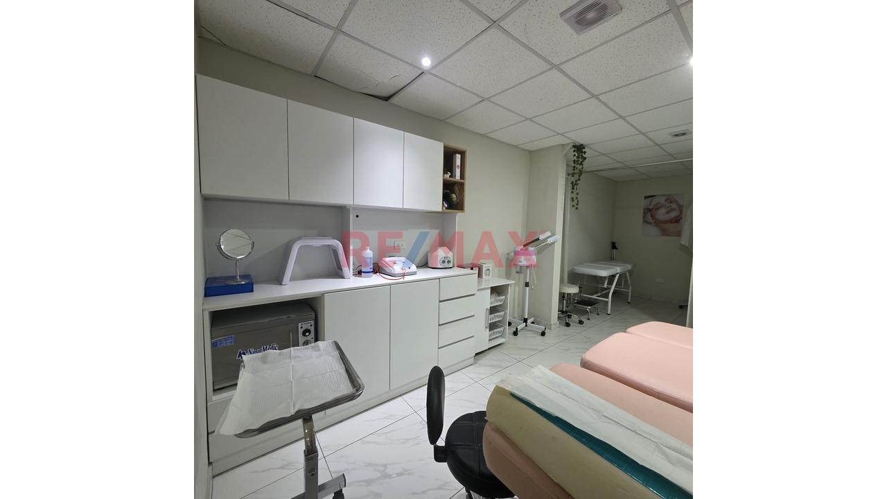 Local Comercial Primer Piso,  En Alquiler 235 M² Surco S/. 15,000 - 10
