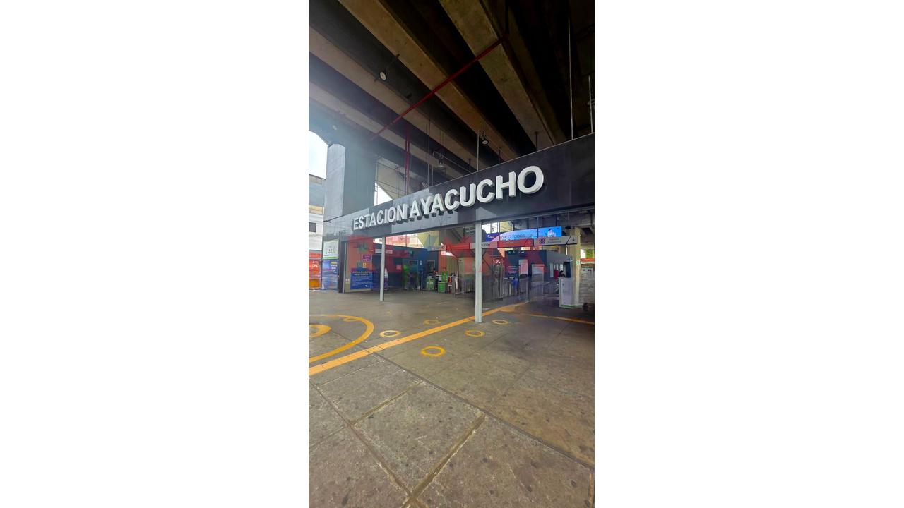 Local Comercial Primer Piso,  En Alquiler 235 M² Surco S/. 15,000 - 13