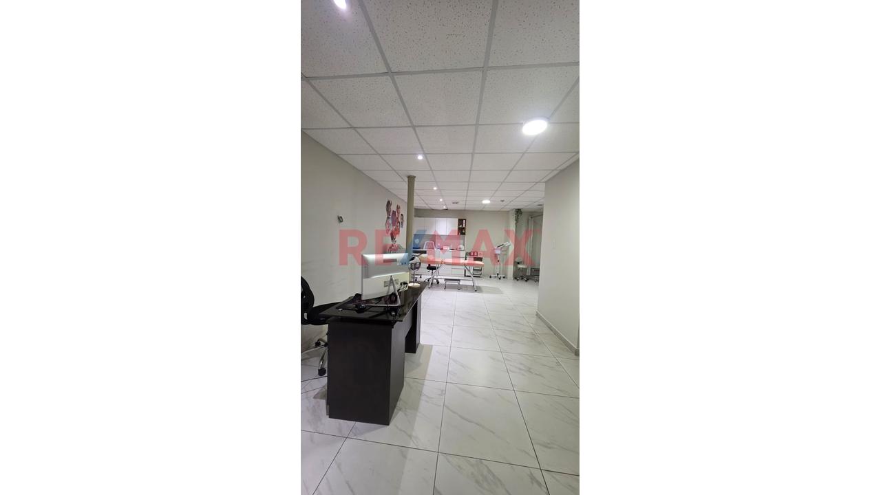 Local Comercial Primer Piso,  En Alquiler 235 M² Surco S/. 15,000 - 11
