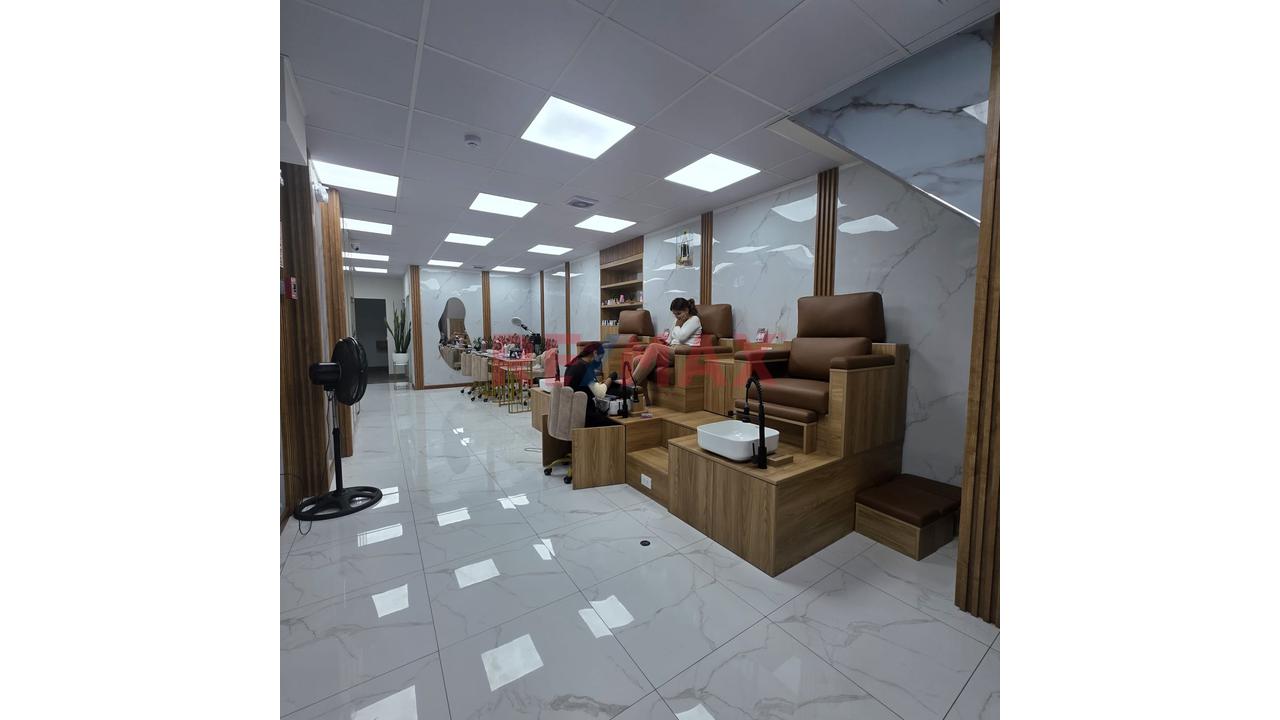 Local Comercial Primer Piso,  En Alquiler 235 M² Surco S/. 15,000 - 2