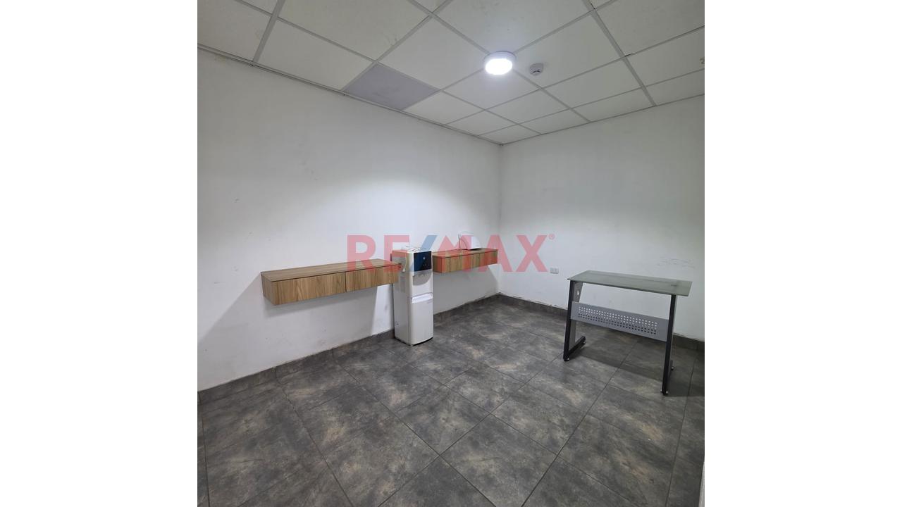 Local Comercial Primer Piso,  En Alquiler 235 M² Surco S/. 15,000 - 6