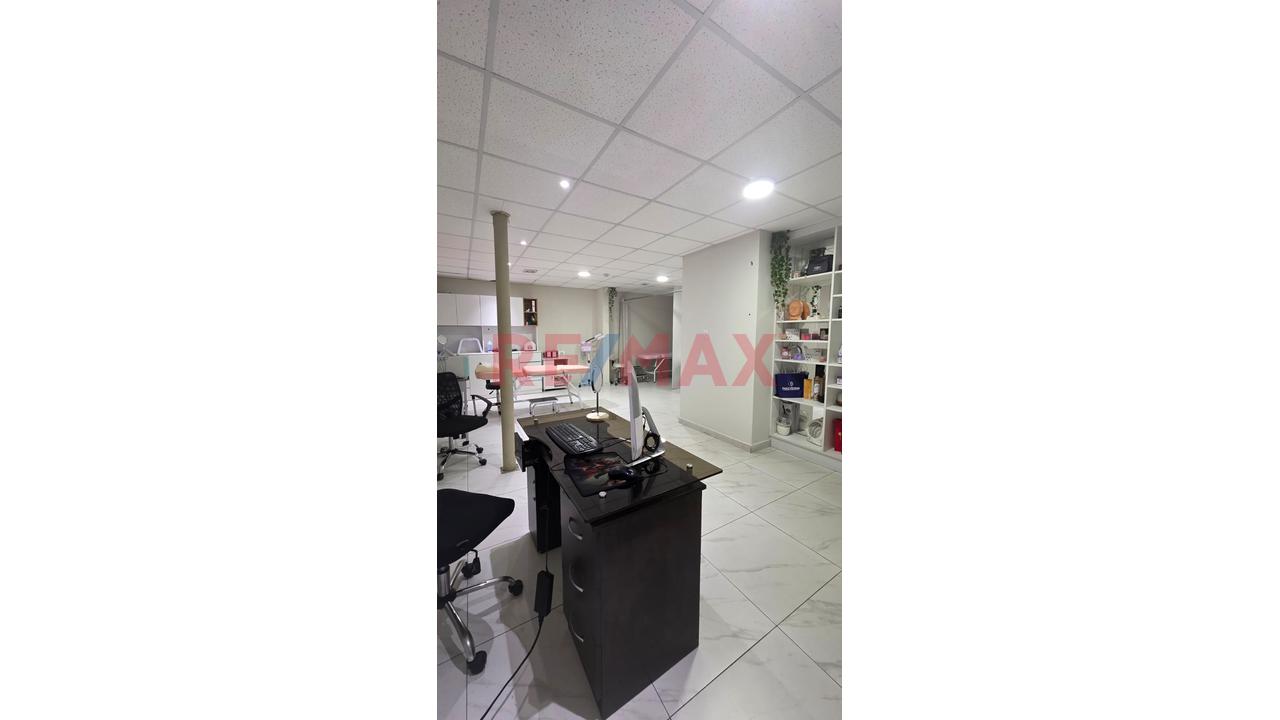 Local Comercial Primer Piso,  En Alquiler 235 M² Surco S/. 15,000 - 12
