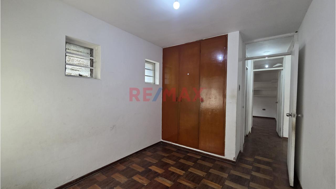 Venta De Departamento En Urb Primavera - 4