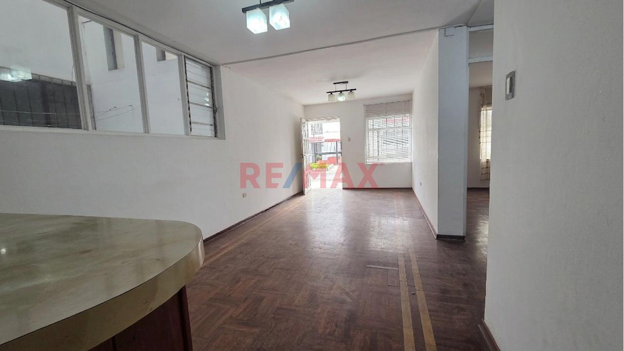 Venta De Departamento En Urb Primavera - 2