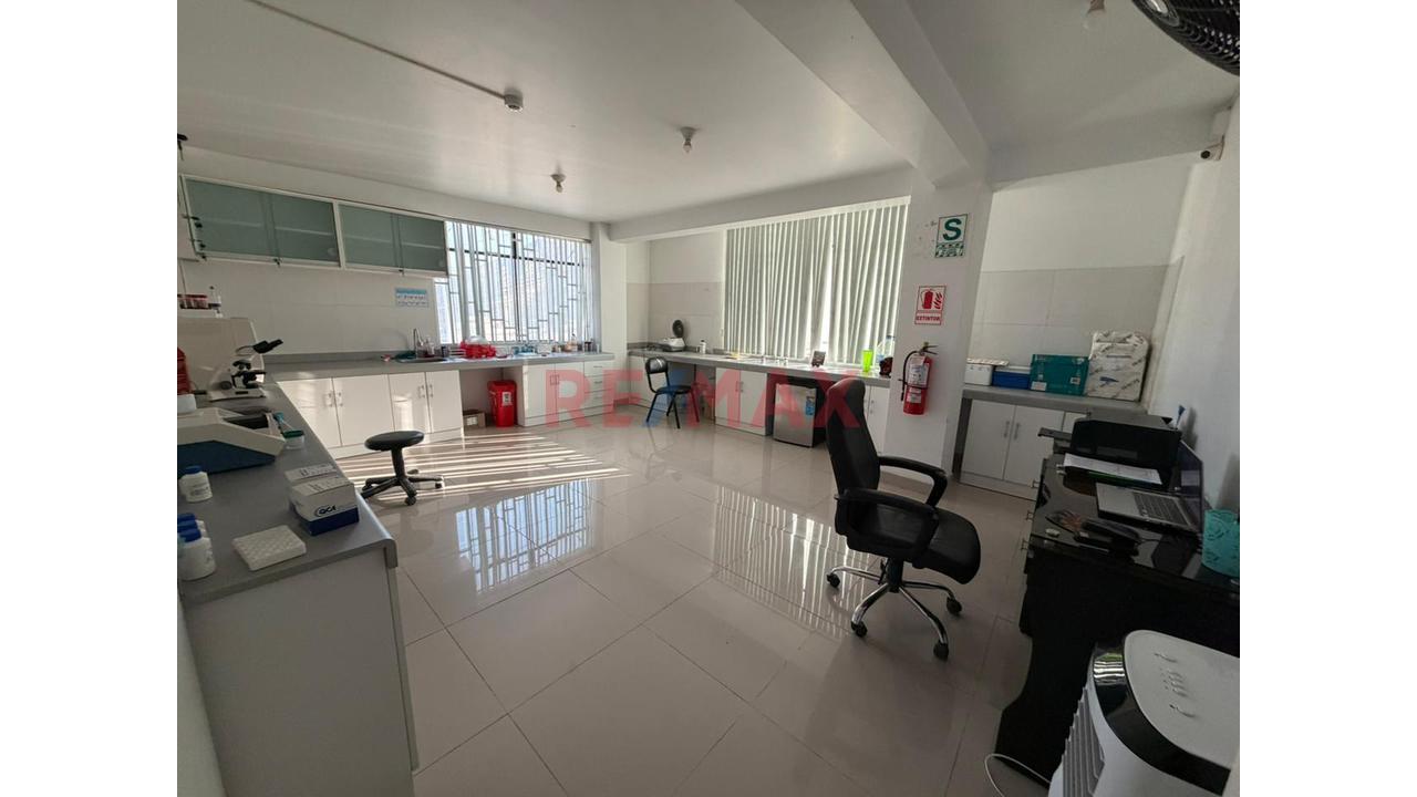 Venta De Local Comercial Multifuncional En Esquina - Manchay - 12