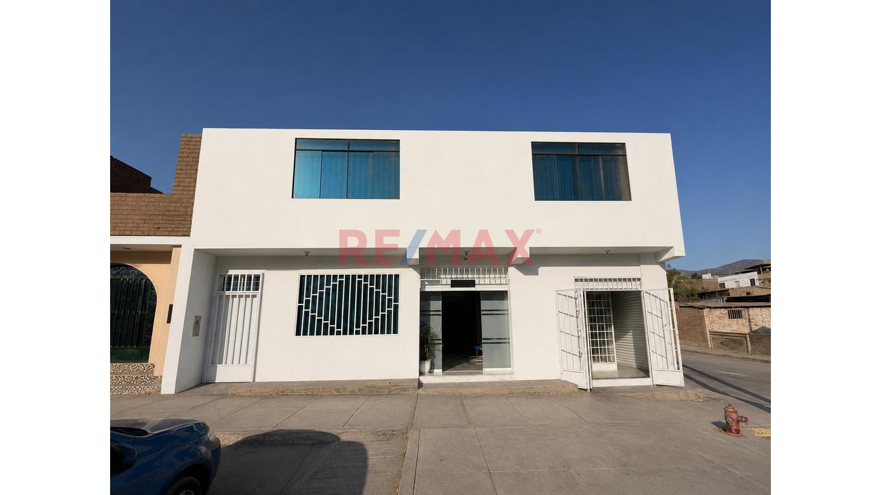 Venta De Local Comercial Multifuncional En Esquina - Manchay - 1