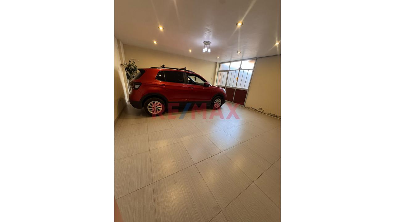 ¡Gran Oportunidad Venta De Casa De 4 Pisos En Casco Gris - Socabaya! 🏡✨ — foto 3