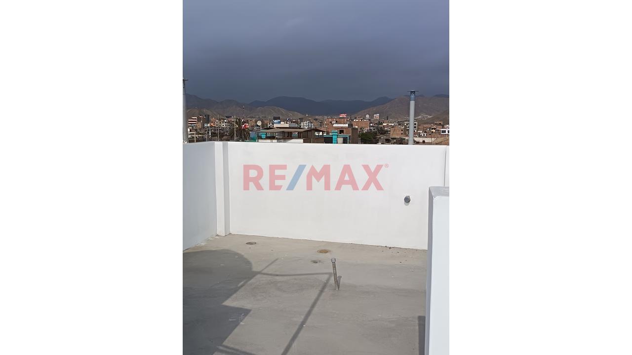 Vendo Azotea En Cuarto Piso Urb, Miguel Grau San Bartolo - 11