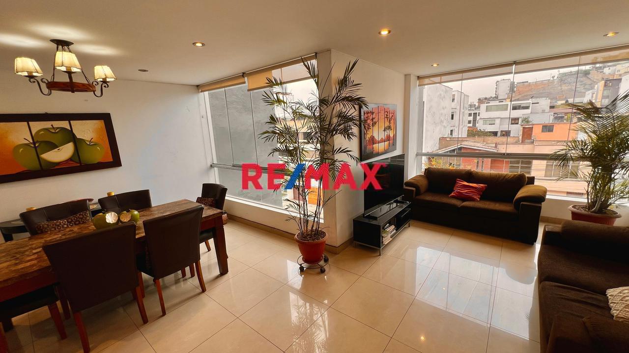 🏡 En Venta –  Exclusivo Flat En Tercer Piso En Valle Hermoso  | 151 M² | 4 Dormitorios | 2 Cocheras Lineales
