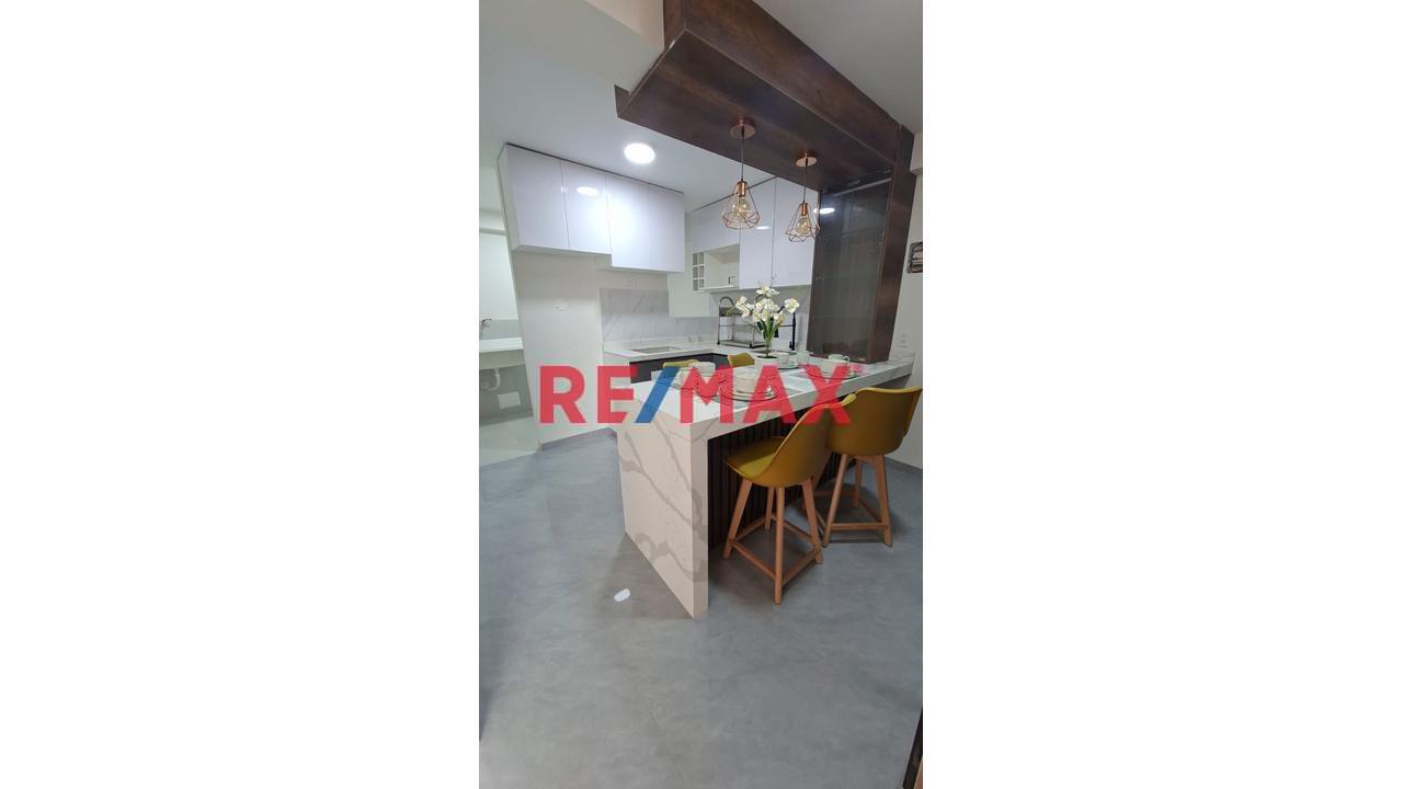Se Vende Departamento En Villa Maria Del Triunfo De Estreno
