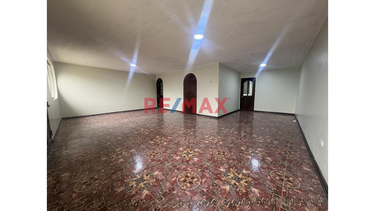 Oficina en Los Olivos, 180 m²