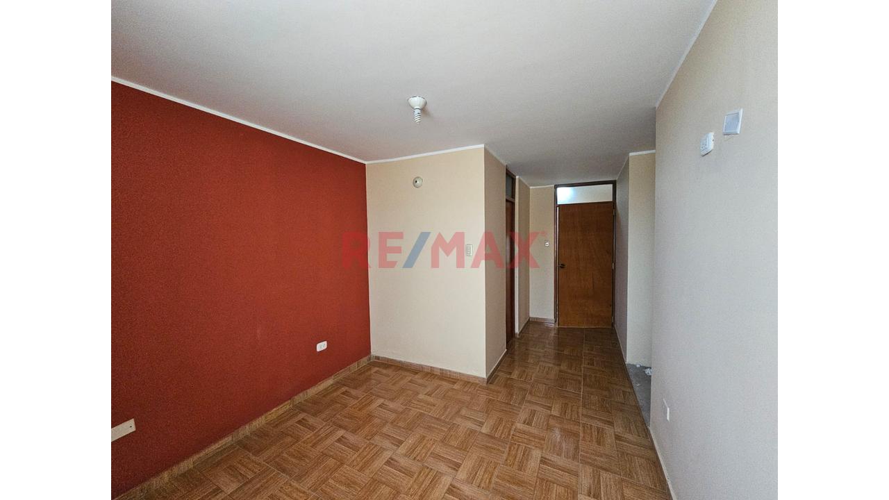 🏡 Amplia Propiedad En Esquina Ideal Para Inversión – Av. Amistad - 15
