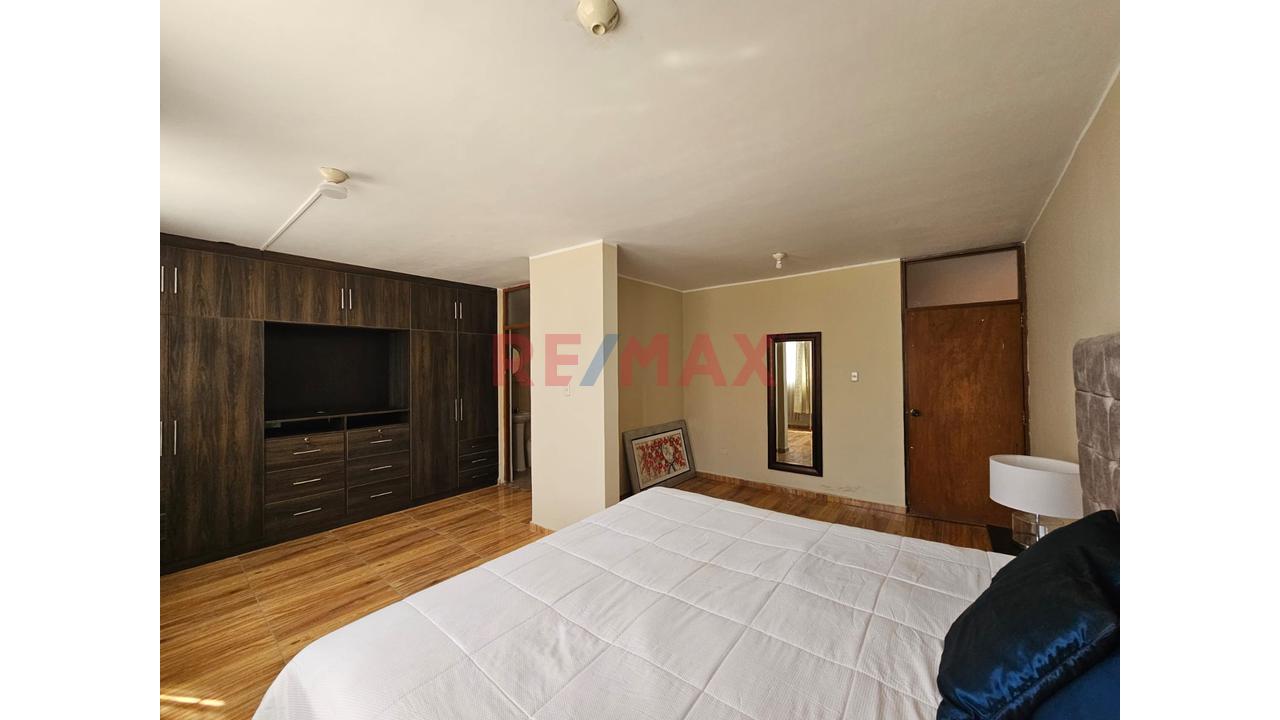 🏡 Amplia Propiedad En Esquina Ideal Para Inversión – Av. Amistad - 4