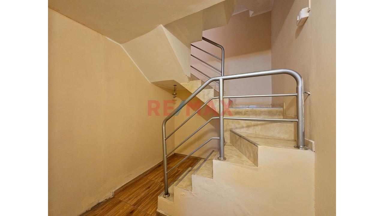 🏡 Amplia Propiedad En Esquina Ideal Para Inversión – Av. Amistad - 8