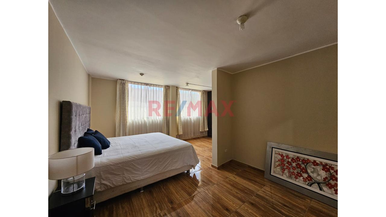 🏡 Amplia Propiedad En Esquina Ideal Para Inversión – Av. Amistad - 5