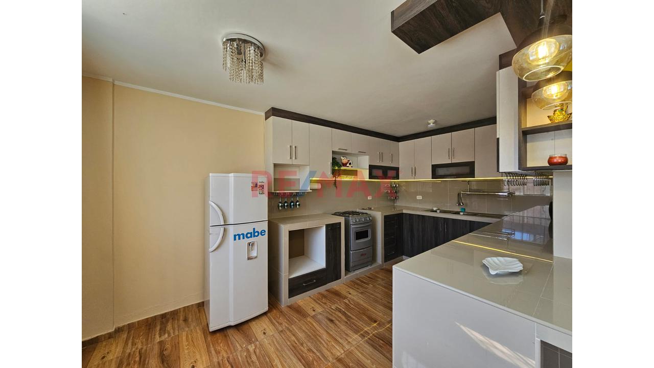 🏡 Amplia Propiedad En Esquina Ideal Para Inversión – Av. Amistad - 3
