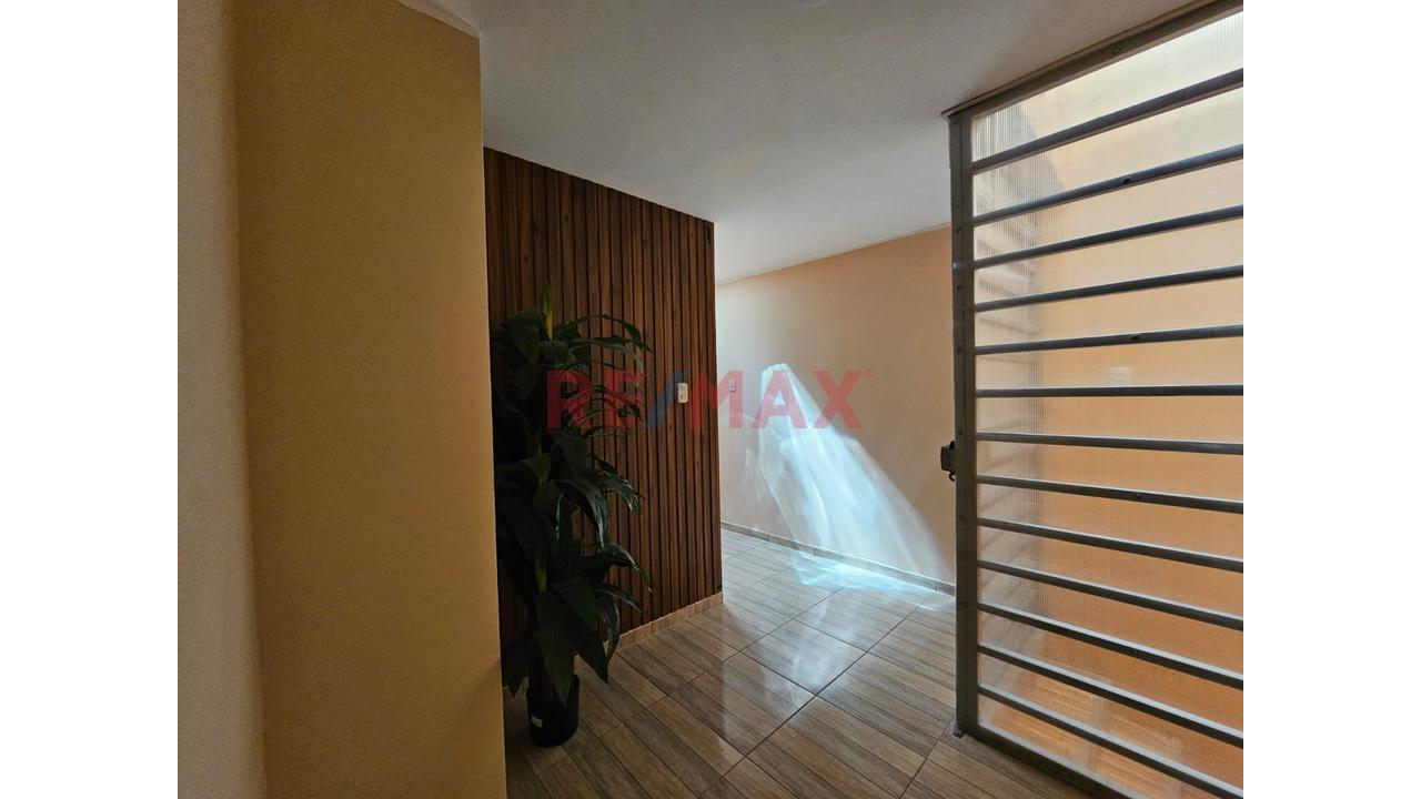 🏡 Amplia Propiedad En Esquina Ideal Para Inversión – Av. Amistad - 19