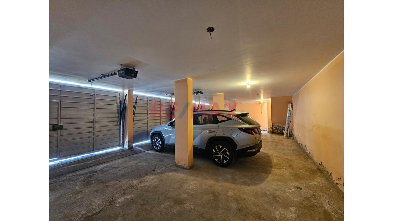 🏡 Amplia Propiedad En Esquina Ideal Para Inversión – Av. Amistad - 7