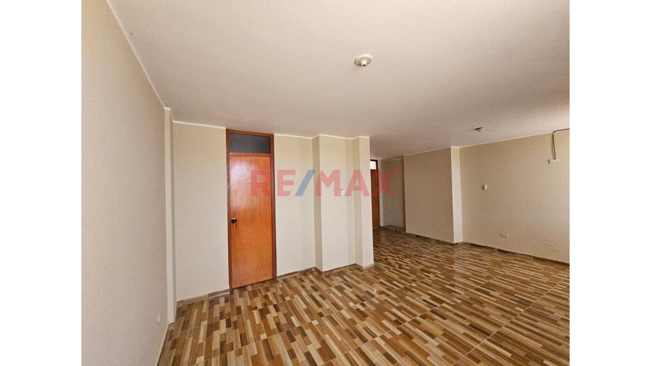 🏡 Amplia Propiedad En Esquina Ideal Para Inversión – Av. Amistad - 20