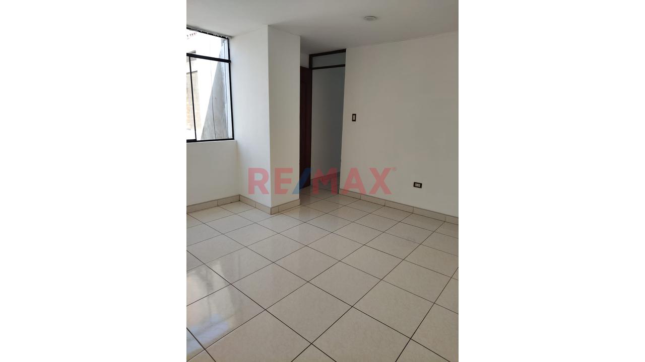 Venta Departamento En Smp Entre Las Avenidas Universitaria E Izaguirre — foto 8