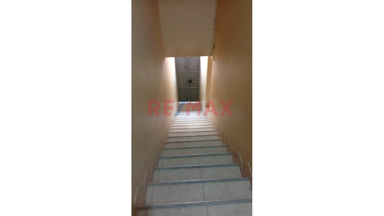 Venta De Casa En Huertos De Manchay - Av La Union - 3