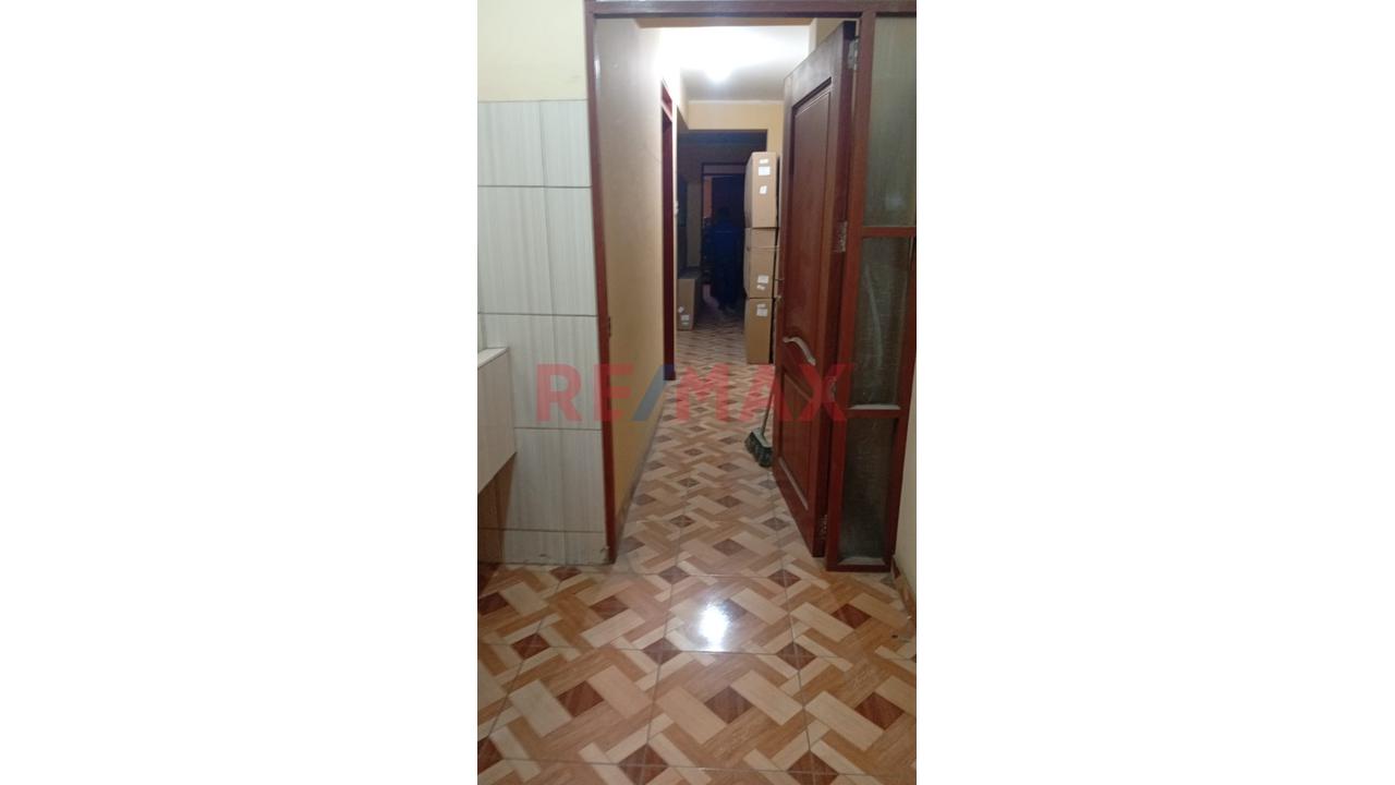 Venta De Casa En Huertos De Manchay - Av La Union - 4