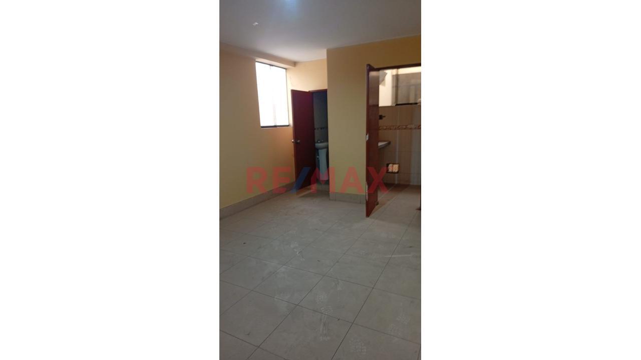 Venta De Casa En Huertos De Manchay - Av La Union - 7