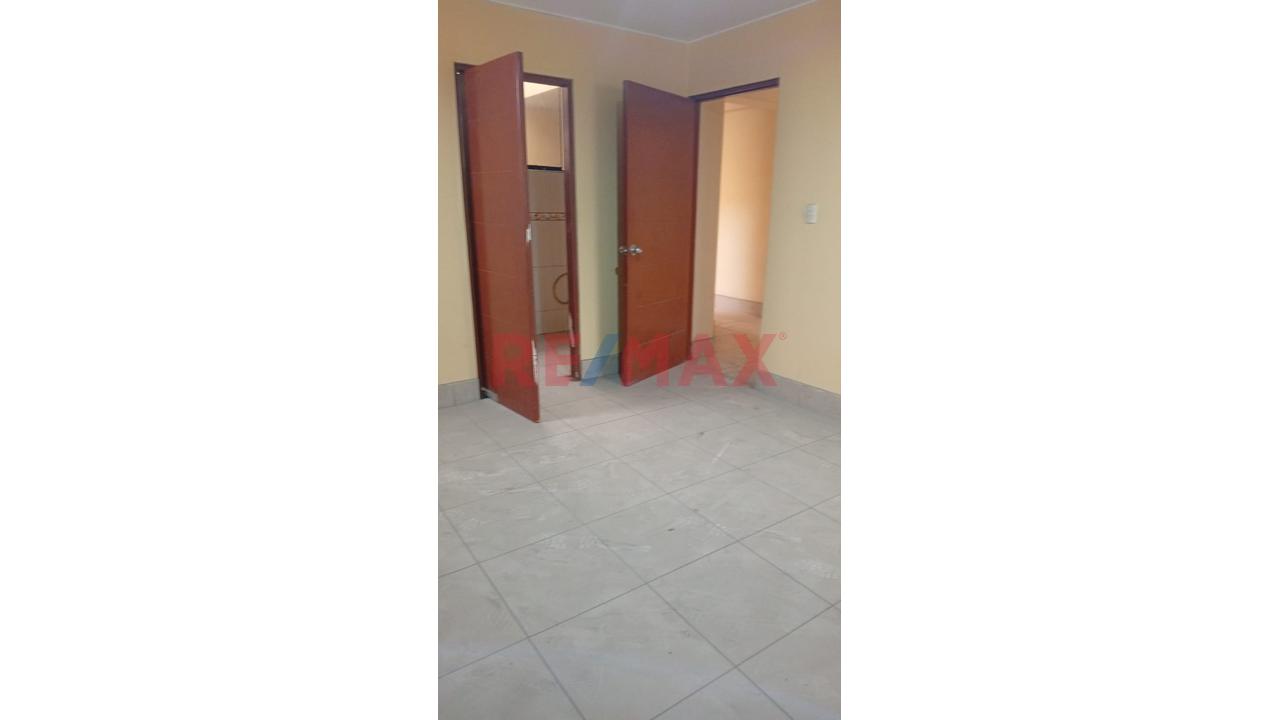 Venta De Casa En Huertos De Manchay - Av La Union - 8