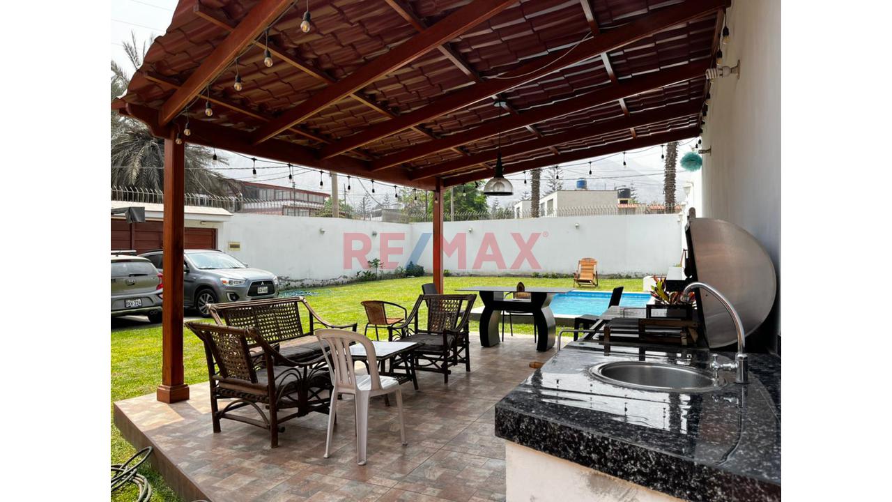 Casa Con Piscina En Venta - 4