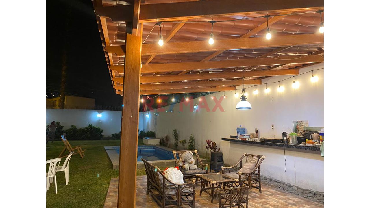 Casa Con Piscina En Venta - 2