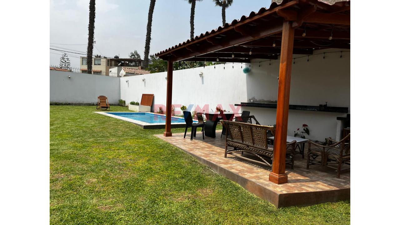 Casa Con Piscina En Venta - 1