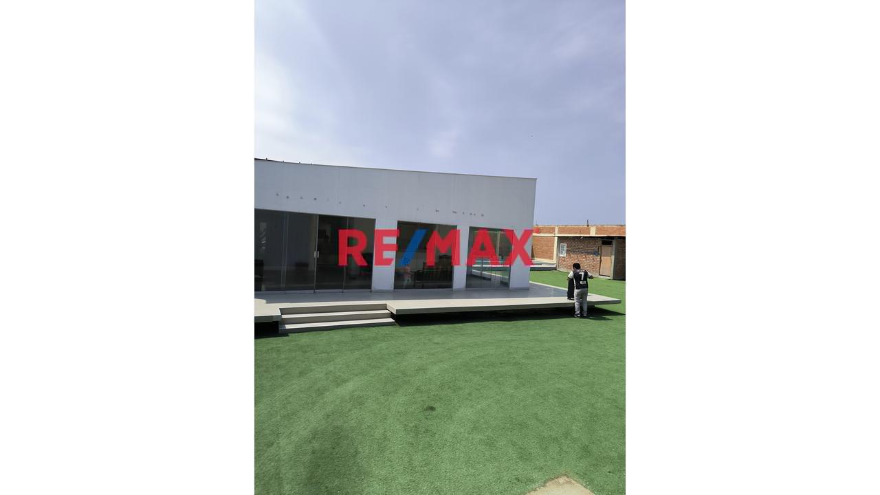 Venta De Casa Ubicado A 01 Cuadra De La Playa - 1