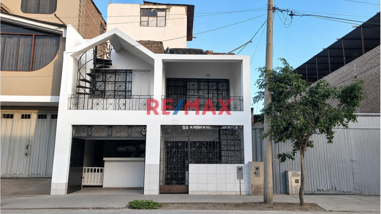 Se Vende Casa De 3 Pisos En Av. Modelo - 140 M2