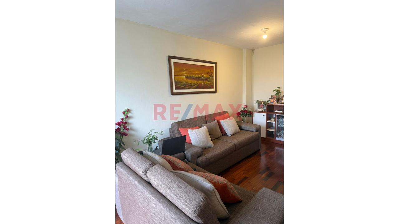 Venta De Local Comercial  En Surquillo - 5