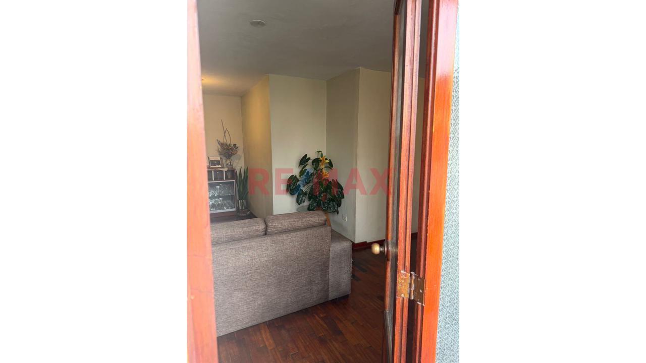 Venta De Local Comercial  En Surquillo - 6
