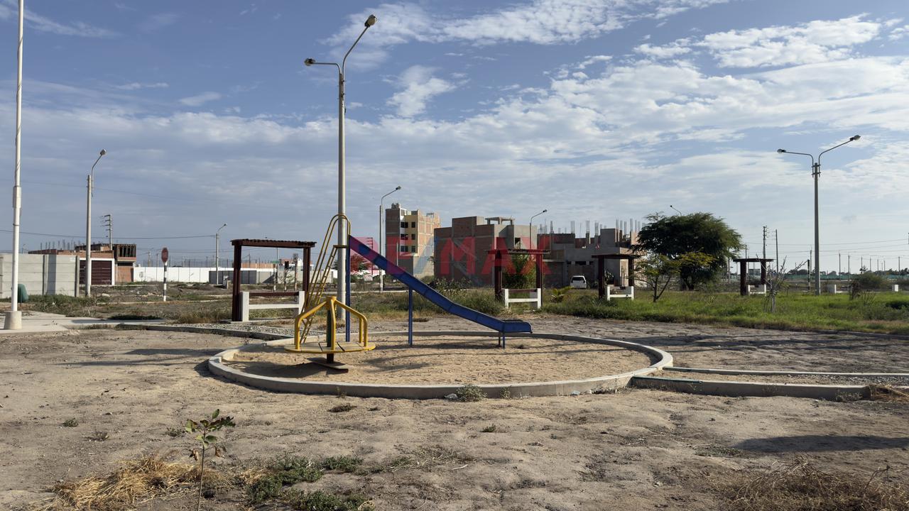 Terreno Frente A Parque En La Urb. La Ensenada Etapa I - Pimentel — foto 3