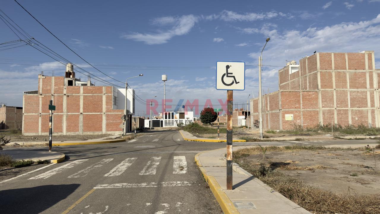 Terreno Frente A Parque En La Urb. La Ensenada Etapa I - Pimentel — foto 5