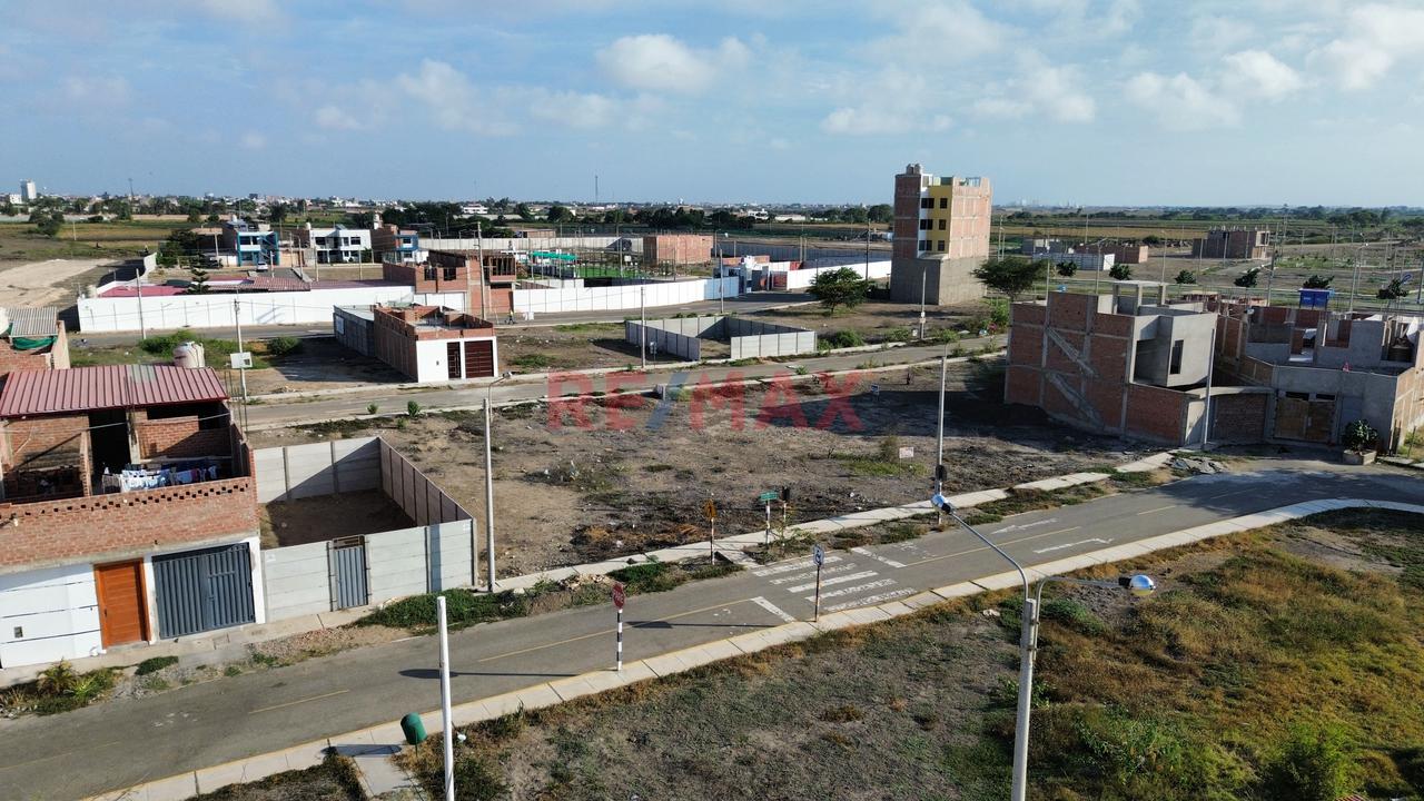 Terreno Frente A Parque En La Urb. La Ensenada Etapa I - Pimentel — foto 2