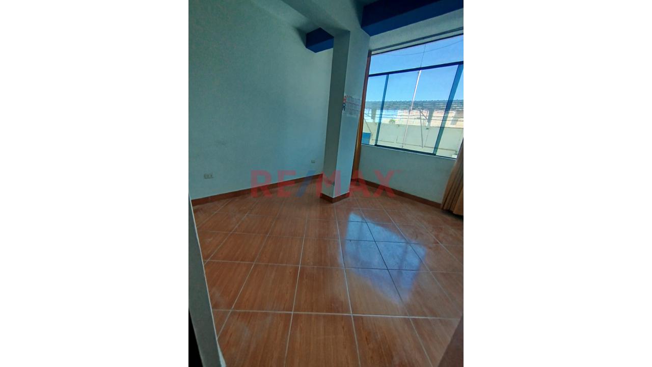 Venta De Local Industrial - A Una Cuadra De La Av. Sánchez Cerro En Esquina - 16