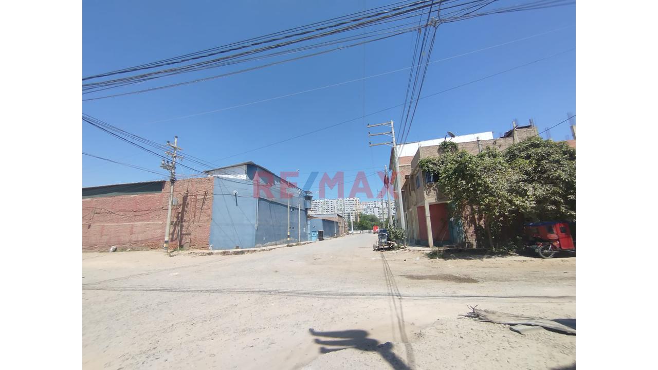Venta De Local Industrial - A Una Cuadra De La Av. Sánchez Cerro En Esquina - 5