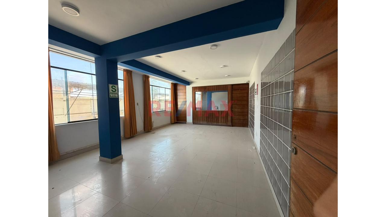 Venta De Local Industrial - A Una Cuadra De La Av. Sánchez Cerro En Esquina - 10