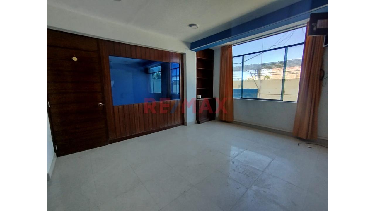 Venta De Local Industrial - A Una Cuadra De La Av. Sánchez Cerro En Esquina - 11