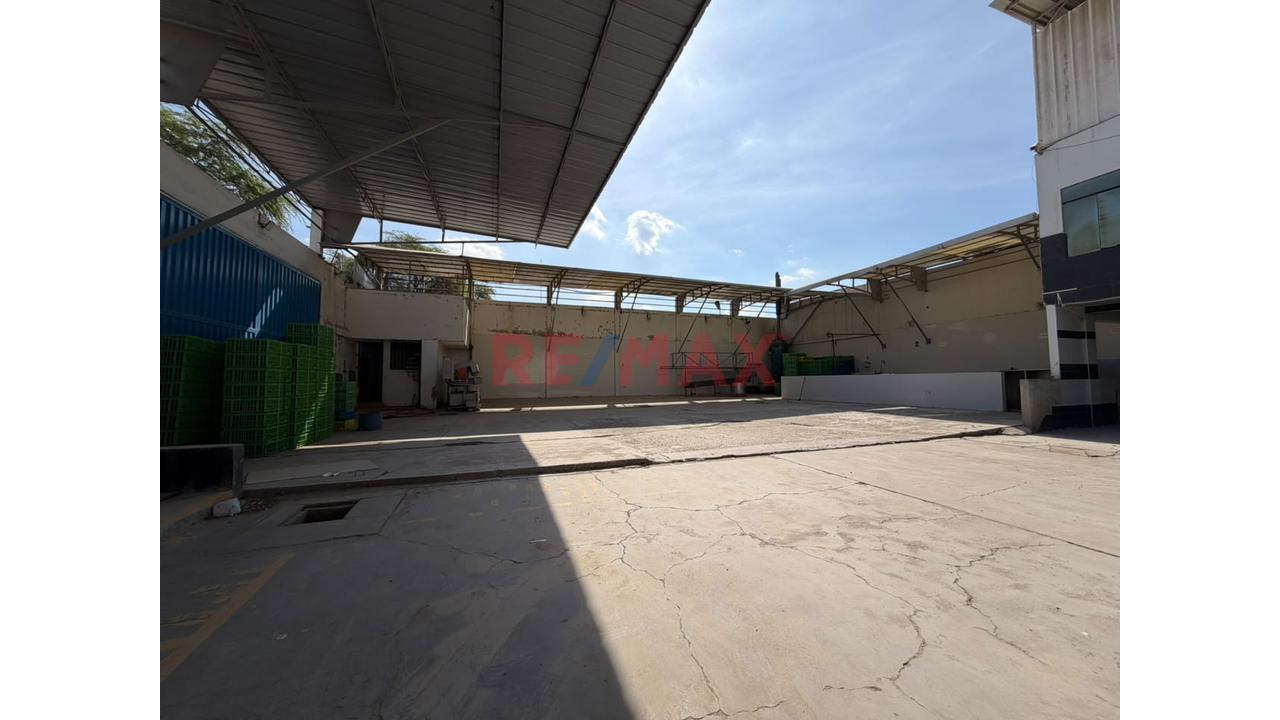 Venta De Local Industrial - A Una Cuadra De La Av. Sánchez Cerro En Esquina - 7