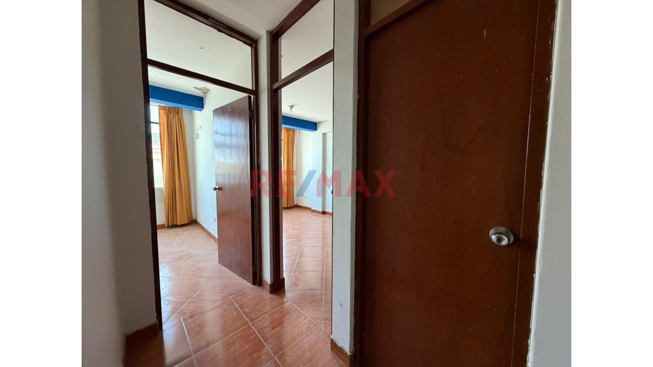 Venta De Local Industrial - A Una Cuadra De La Av. Sánchez Cerro En Esquina - 14