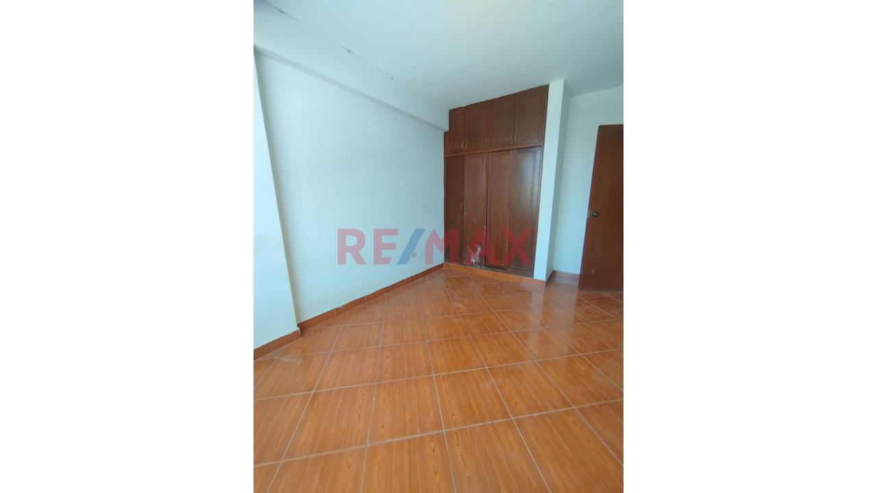 Venta De Local Industrial - A Una Cuadra De La Av. Sánchez Cerro En Esquina - 17