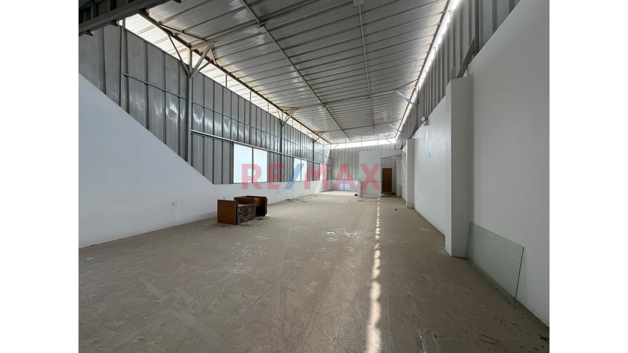 Venta De Local Industrial - A Una Cuadra De La Av. Sánchez Cerro En Esquina - 18