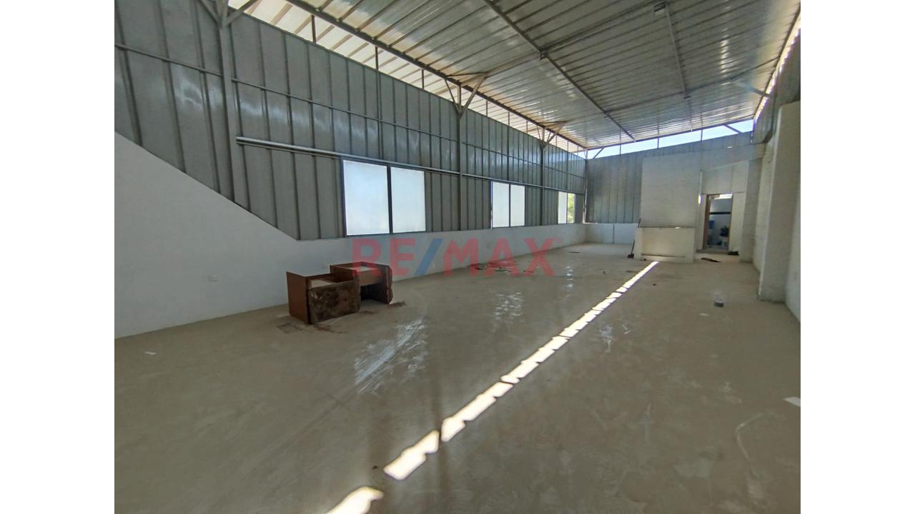 Venta De Local Industrial - A Una Cuadra De La Av. Sánchez Cerro En Esquina - 19