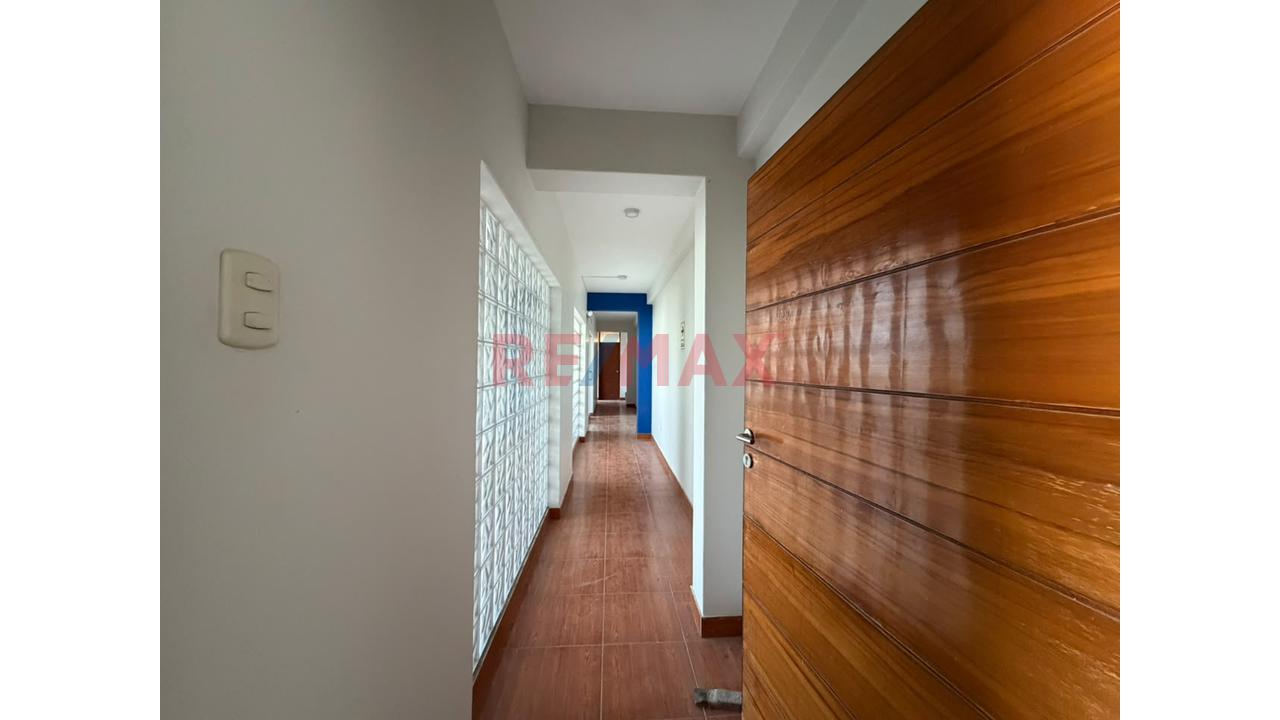 Venta De Local Industrial - A Una Cuadra De La Av. Sánchez Cerro En Esquina - 12